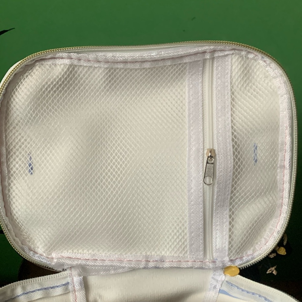 *5/$5* NWT Sassy + Chic Blue Large Makeup Bag - Picture 6 of 8